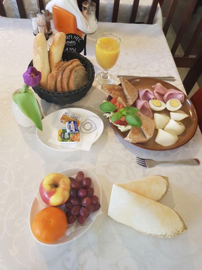 Villa Centrum Apartmany S Ranajkami A Saunou Martin Luaran gambar